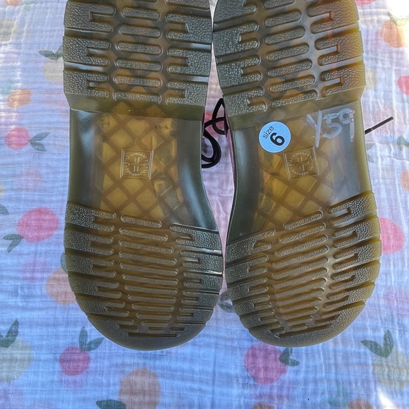 Cleaned🔥DR. MARTIN’S 1460🔥 💗baby pink glossy💗 boots - Picture 3 of 9